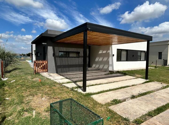 Casa · 170m² · 4 Ambientes · 2 Cocheras
