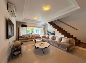 Casa · 153m² · 4 Ambientes · 3 Cocheras · Casa en Venta en Lote Central en Las Orquideas - en Exclusiva