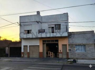 Casa · 360m² · 4 Ambientes · 1 Cochera · Deposito Galpón con Vivienda Apto Varios Destinos en Ringuelet.