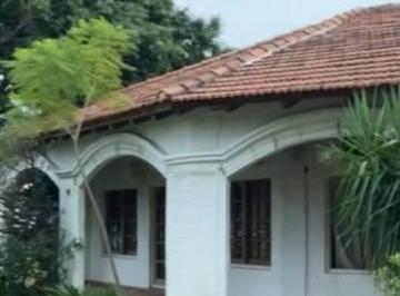 Casa · 379m² · Av Uranga Al 1100. Importante Propiedad en Venta.