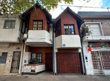 Casa · 108m² · 4 Ambientes · 1 Cochera · Casa - Echesortu