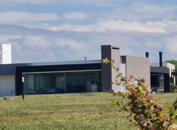 Casa · 310m² · 6 Ambientes · 2 Cocheras · Casa en Venta Puerto del Aguila