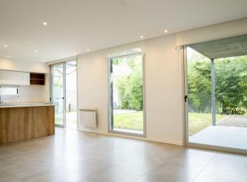 Casa · 147m² · 5 Ambientes · 2 Cocheras · Venta Duplex de 3 Dorm. en El Corazón de Fisherton!