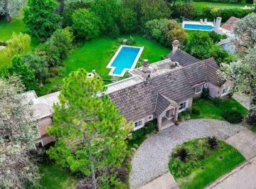Casa · 320m² · 6 Ambientes · 2 Cocheras · En Venta Casa 6 Amb - Club Golf Las Praderas Lujan