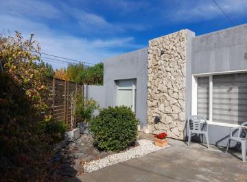Casa de 4 ambientes, Trelew · Casa con Amplio Patio y Quincho