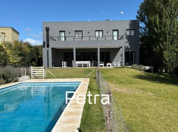 Casa · 178m² · 5 Ambientes · Casa en Venta en Costa Esmeralda
