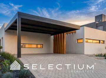 Casa · 1100m² · 8 Ambientes · 2 Cocheras · Espectacular Casa a Estrenar en Chacras de La Villa | Oportunidad Unica