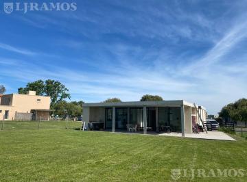 Casa · 138m² · 5 Ambientes · 3 Cocheras · Casa en San Sebastián Area 2 Mb