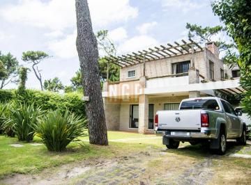 Foto1 · Excelente Chalet de 5 Dorm. en Venta a Pasos de Playa Mansa Punta del Este