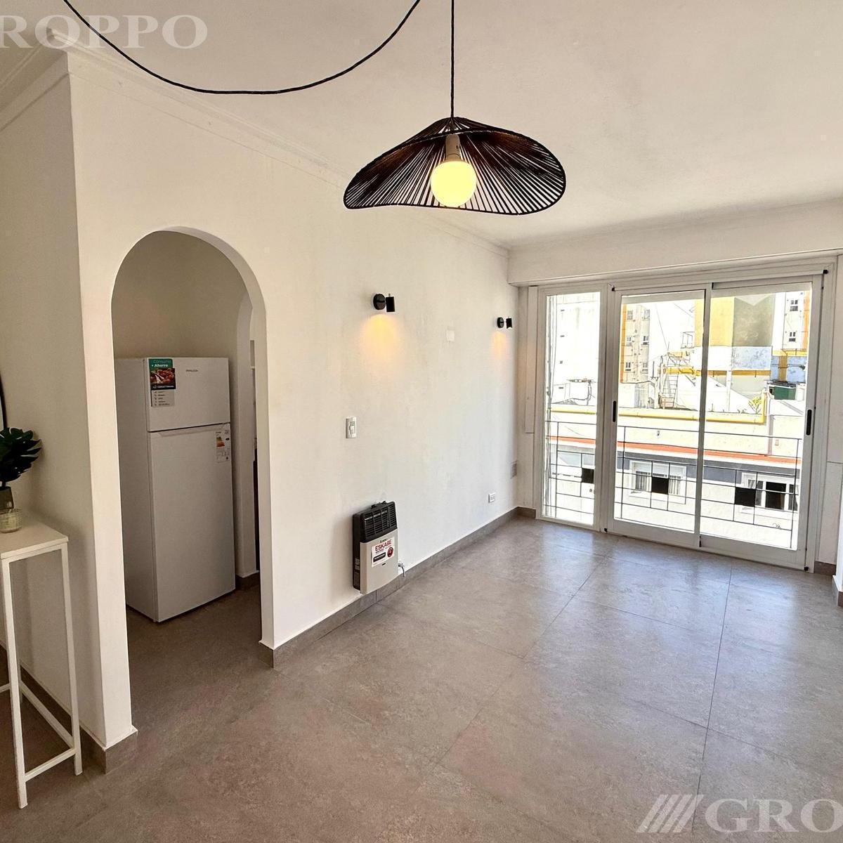Departamento de 2 Ambientes con balcón francés