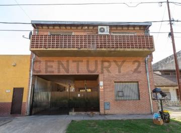 Casa · 262m² · 4 Ambientes · 1 Cochera · Venta Casa 5 Ambiente - Multifamiliar - Acepta Permuta