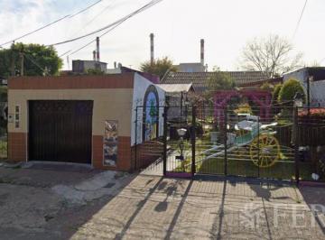 Casa · 97m² · 5 Ambientes · 1 Cochera · Venta Casa Multifamiliar con Cochera y Jardin en Temperley