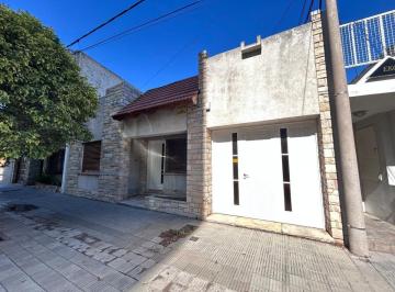 Casa de 5 ambientes, Bahía Blanca · Casa en Venta - Barrio Universitario - Salta 200