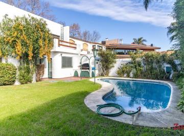 Casa · 333m² · 8 Ambientes · 2 Cocheras · Casa en Martinez con Jardin y Pileta
