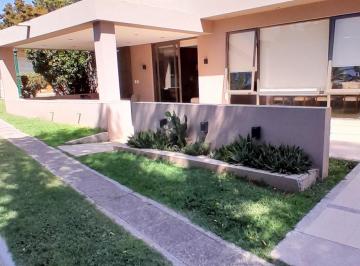 Casa · 890m² · 7 Dormitorios · 6 Cocheras · Terreno Parquizado en Alquiler de Aprox 4.000 m² en Chacras, Luján