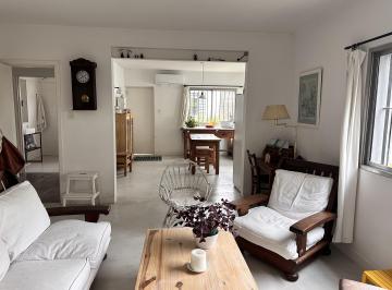Casa de 4 ambientes, San Isidro · Impecable Casa, Estilo Campestre, Divina Rodeada de Verde!