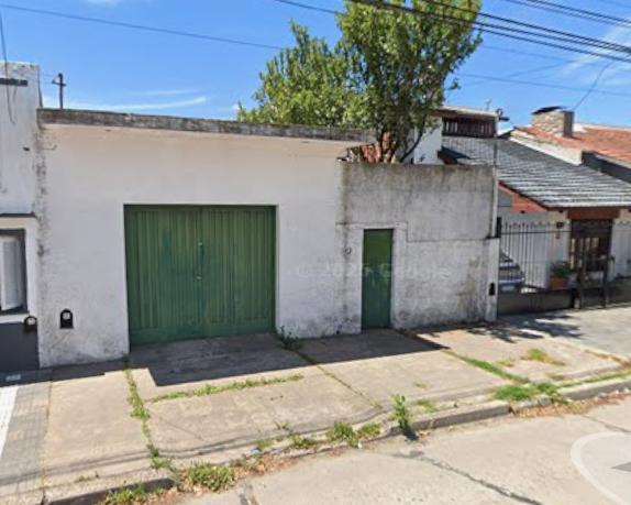 Lote de 8, 66 x 17. 32 con construccion a reciclar