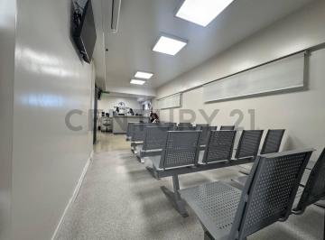 Oficina comercial · 250m² · 10 Ambientes · 1 Cochera · Apto Profesional - Piso Completo en Dúplex Reciclado – 273 m² + Cochera