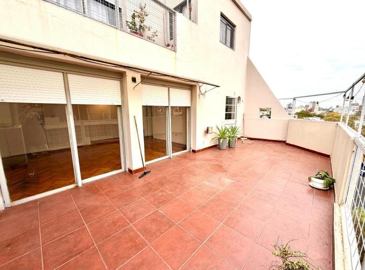 Departamento de 4 Ambientes con Balcon Terraza y Cochera