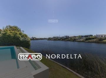 Casa · 377m² · 6 Ambientes · 1 Cochera · Casa en Venta en Los Lagos, Nordelta, Tigre