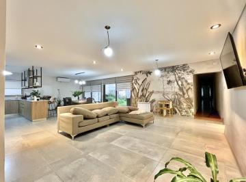 Casa · 238m² · 5 Ambientes · 2 Cocheras · Venta/ Permuta - Casa de 3 Dorm., Galería, Jardín, Cochera en Lomas del Este - Cañada de Gómez