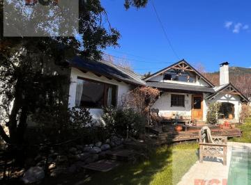 Casa · 140m² · 4 Ambientes · Casa Amplia con Jardin y Pileta en Melipal