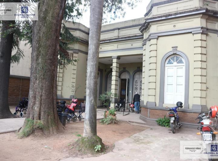 Local comercial · 451m² · 18 Ambientes · 2 Cocheras
