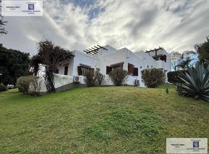 Casa · 1619m² · 8 Ambientes · 3 Cocheras