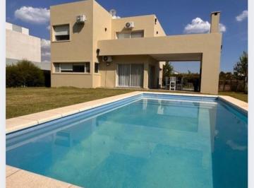 Casa · 170ha · 4 Ambientes · 1 Cochera · Alquiler de Casa Amoblada Barrio Santa Inés Marzo