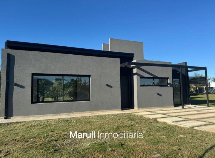 Casa · 135m² · 3 Dormitorios · 2 Cocheras
