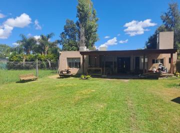 Casa · 77m² · 3 Ambientes · 2 Cocheras · Casa en Venta 2 Dorm. - Acequias del Aire Roldan