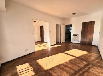 Departamento · 80m² · 6 Ambientes · Departamento en Alquiler - 3 Dorm.