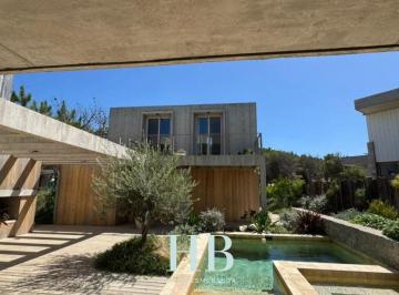 Casa de 7 ambientes, Costa Esmeralda · Casa con 6 Dorm. en Alquiler en Marítimo III