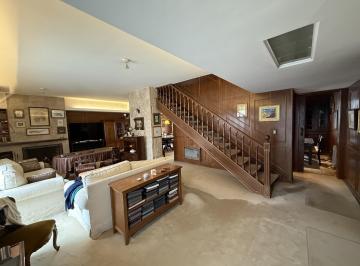 Casa · 255m² · 6 Ambientes · 1 Cochera · Casa Interna 3 Dorm., Cochera/pileta - Centro