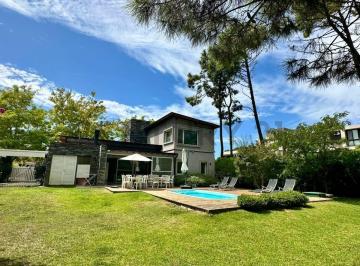 Casa · 189m² · 5 Ambientes · 1 Cochera · Casa en Venta 5 Ambientes Álamos Pinamar