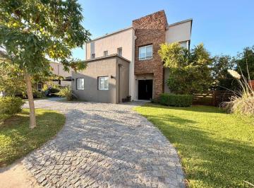 Casa de 5 ambientes, Tigre · Casa en Venta en Barrio San Gabriel