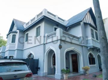 Casa · 503m² · 9 Ambientes · 3 Cocheras · Imponente Casa de Categoria en Pleno Centro - Venado Tuerto