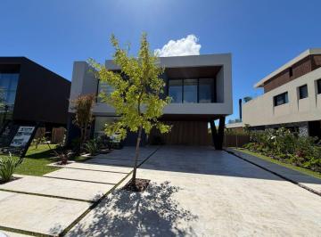 Casa de 8 ambientes, Tigre · Casa en El Yacht Al Rio 5 Dorm.