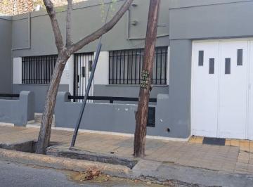 Casa · 109m² · 2 Dormitorios · 1 Cochera · "Zuloaga y Don Bosco: "Ideal Inversores: Propiedad a Remodelar o con Potencial Proyecto Inmobiliario