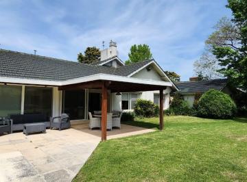 Casa · 242m² · 6 Ambientes · 5 Cocheras · Casa 6 Ambientes en Venta San Diego
