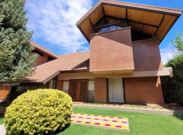 Casa · 681m² · 12 Ambientes · 2 Cocheras · Casa Los Abedules