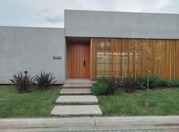 Casa de 8 ambientes, Villa Allende · Casa Premium en Housing Casoria Village, Villa Allende Golf