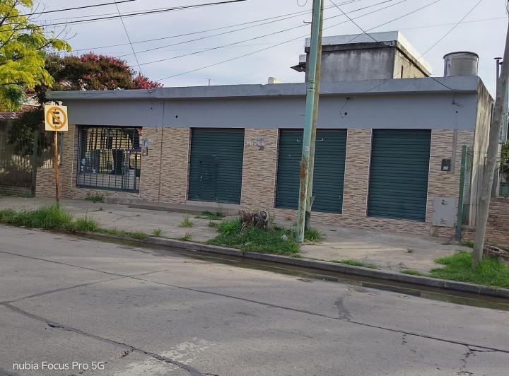 Local comercial · 254m² · 4 Ambientes · 2 Cocheras