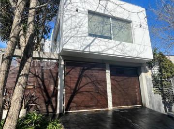 Casa · 200m² · 4 Ambientes · 2 Cocheras · Venta Casa Moderna - 4 Ambientes - San Carlos