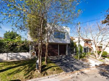 Casa · 200m² · 4 Ambientes · 2 Cocheras · Venta Casa Moderna - 4 Ambientes - San Carlos