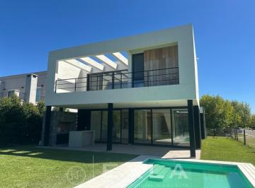 Casa · 300m² · 5 Ambientes · 1 Cochera · Casa en Venta en Castaños, Nordelta, Tigre