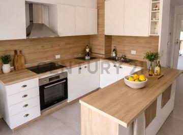 Casa · 87m² · 3 Ambientes · 1 Cochera · Venta Duplex 3 Amb Beccar Central C/cochera y Jardín