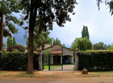 Casa · 335m² · 6 Ambientes · Casa en Venta en Luján de Cuyo