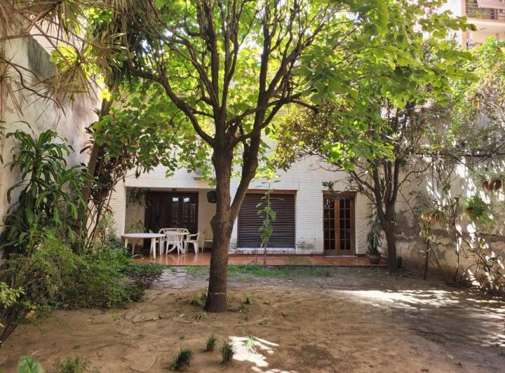 Casa · 351m² · 4 Dormitorios · 1 Cochera