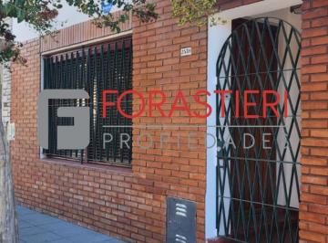 Casa · 230m² · 5 Ambientes · 1 Cochera · Casa en Victoria